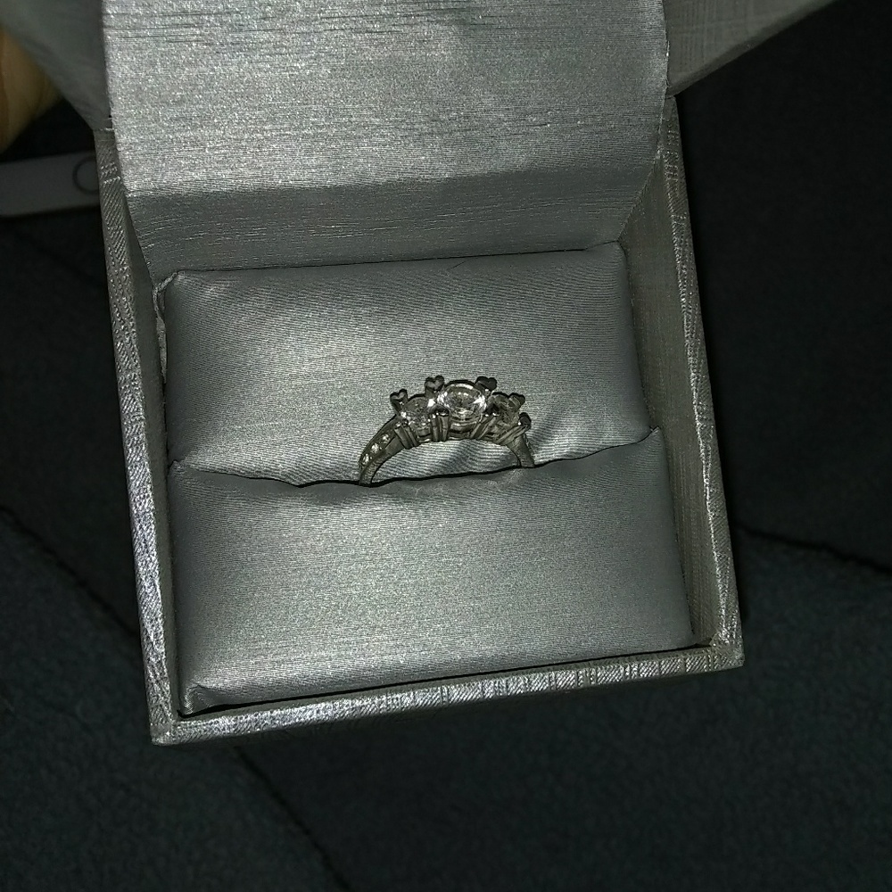 ZALES DIAMOND RING - Picture 4 of 4